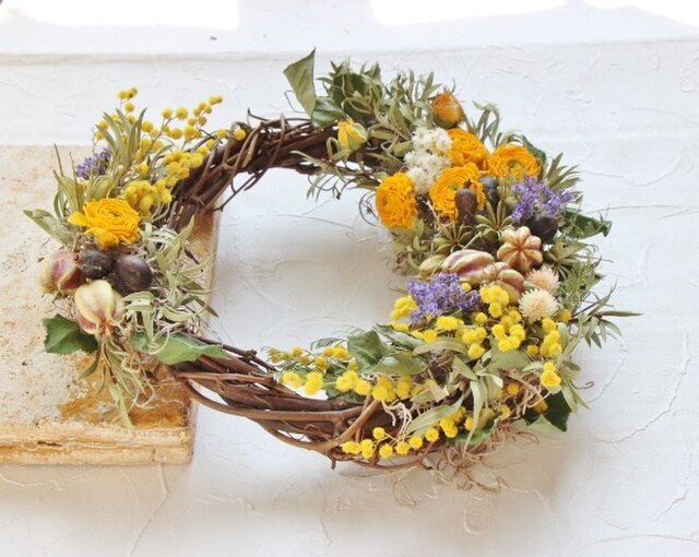 ミモザとゆずてまりのリース | iichi 日々の暮らしを心地よくする