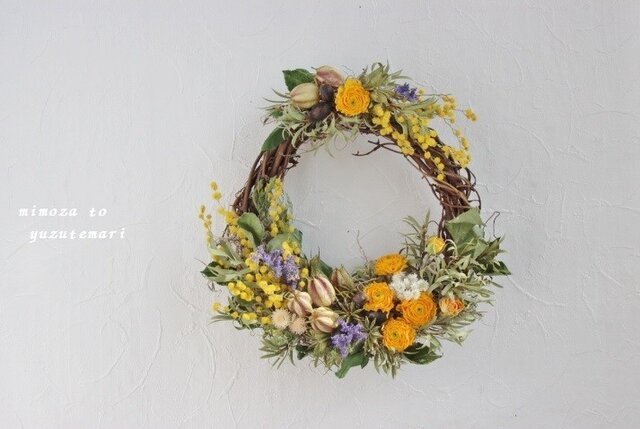 フラワー・リース miyu ミモザとゆずてまりのリース | iichi 日々の暮らしを心地よくする