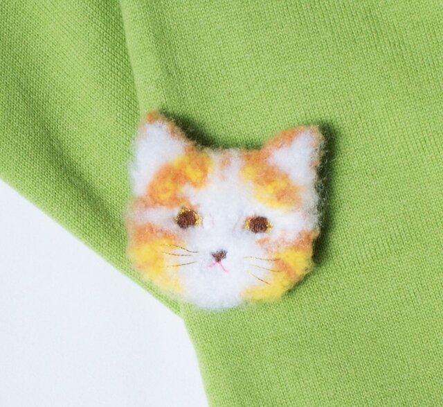 毛並み・もふもふ手刺繍「ねこにゃんの ふわもふブローチ」 | iichi