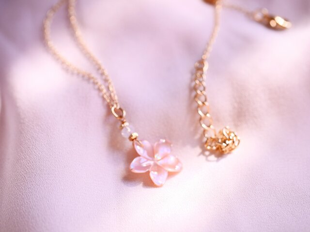桜のひとひらネックレスの画像1枚目