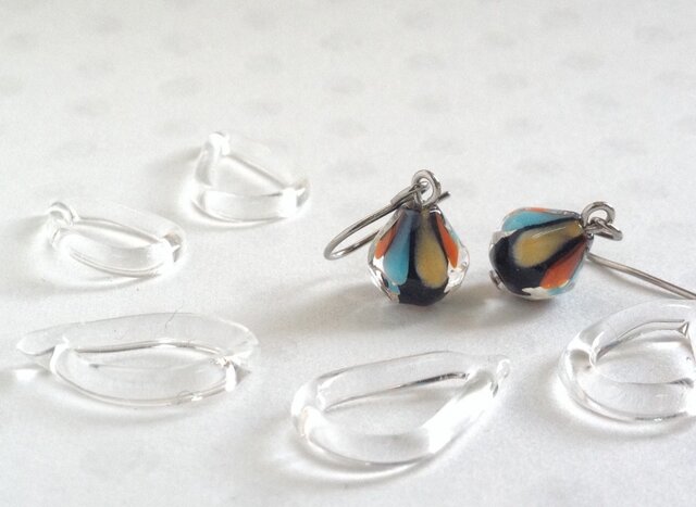 GLASS * nasubi(茄子) ピアス(黒地×オレンジ系)【受注制作】の画像1枚目