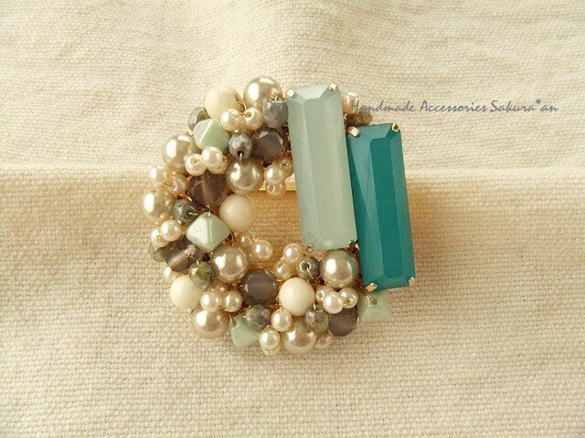 sold/カラーバーのブローチ(K0419)の画像1枚目