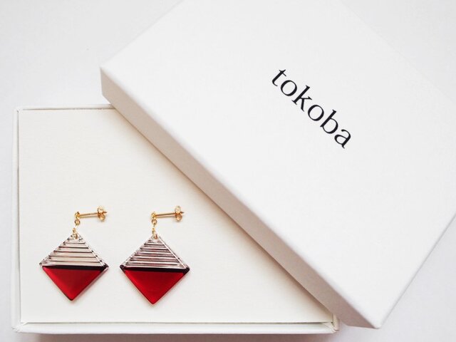 tokoba クリスタルピアス B-accent (red)の画像1枚目