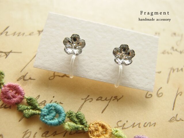 再販3* Vintage Swarovski crystal Flower 樹脂ノンホールピアスの画像1枚目