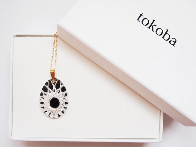 tokoba クリスタルネックレス D-spider web (black)の画像1枚目