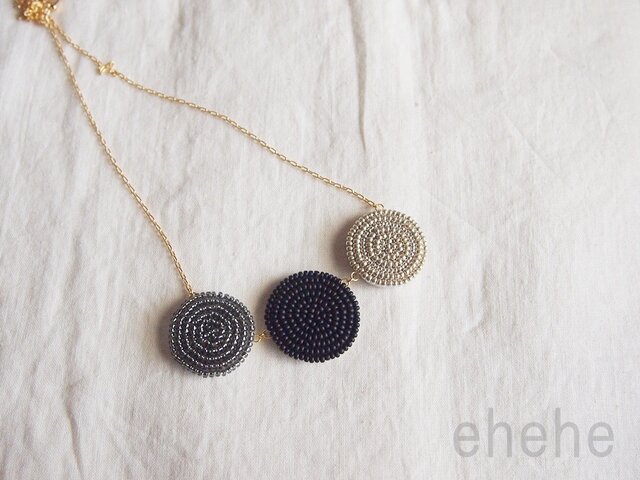 ”en-black”ビーズ刺繍ネックレスの画像1枚目