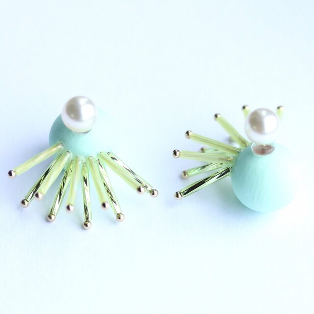 thorn green ピアスの画像1枚目