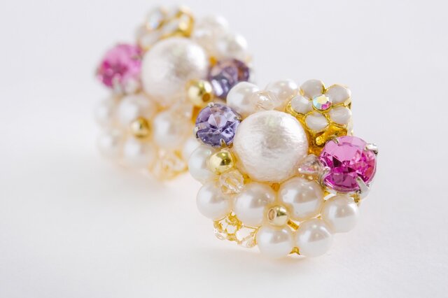 パール×ビジューのブーケピアス(イヤリング)pink & purpleの画像1枚目