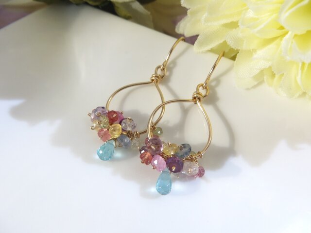 Sold:ブルーアパタイト×カラフルサファイアの雫チャームピアスの画像1枚目