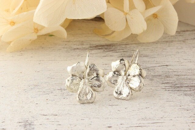 silver 春花 すみれの花 ピアス (シルバー)の画像1枚目