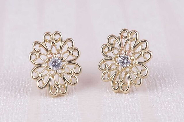 <Peonyピアス>ダイヤモンド K10の画像1枚目