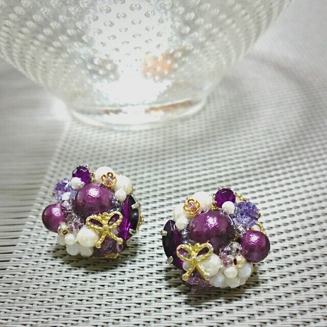 リボン・パール×ビジューのブーケピアス(イヤリング)purpleの画像1枚目