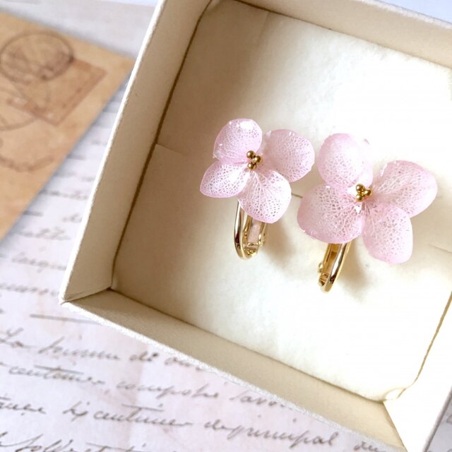 *さくら*ひとひらあじさいイヤリングの画像1枚目