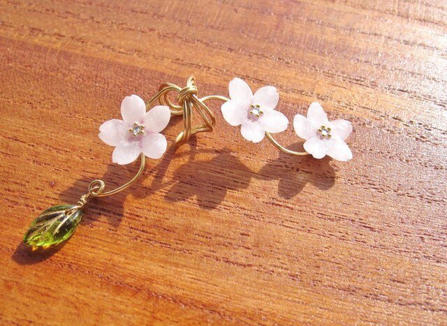 桜のイヤーカフの画像1枚目
