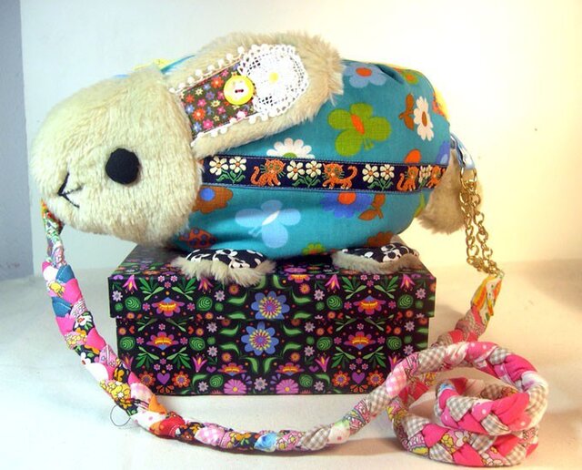 うさぎポーチBAG(ビンテージ生地使用)の画像1枚目
