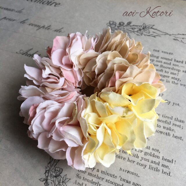 花びらシュシュの画像1枚目