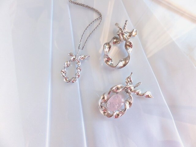 Silver Pendant (Twisted - S)の画像1枚目