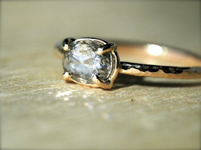 A Dew Drop Diamond Prong Ringの画像1枚目