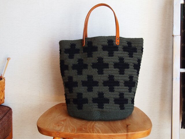 WOOL!クロス柄トート*黒×カーキの画像1枚目