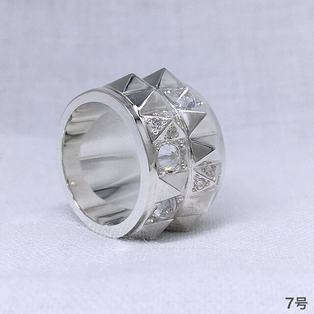 スタッズリング(中)の画像1枚目