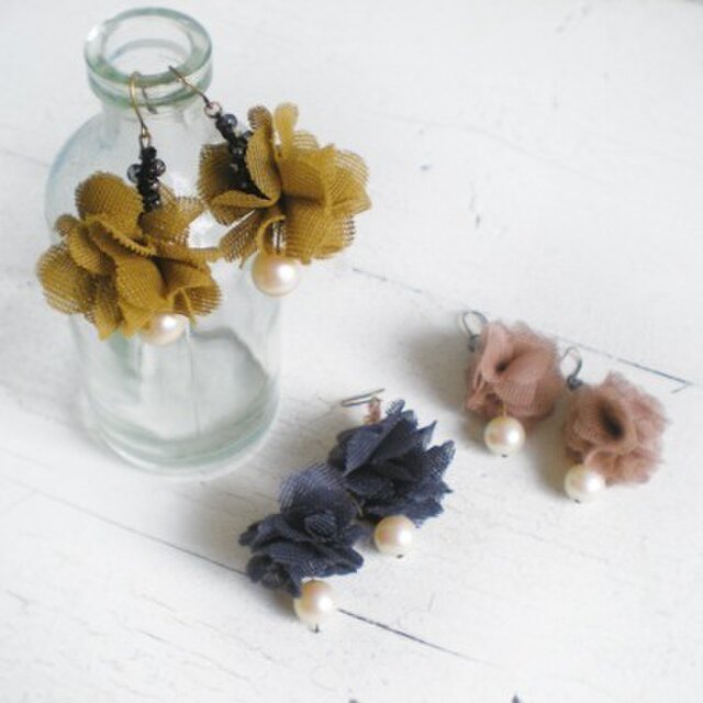 一輪のお花ピアス/ピンクの画像1枚目
