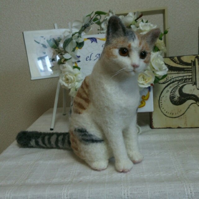 羊毛フェルトの三毛猫 | iichi 日々の暮らしを心地よくする