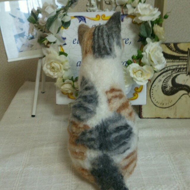 羊毛フェルトの三毛猫 | iichi 日々の暮らしを心地よくする
