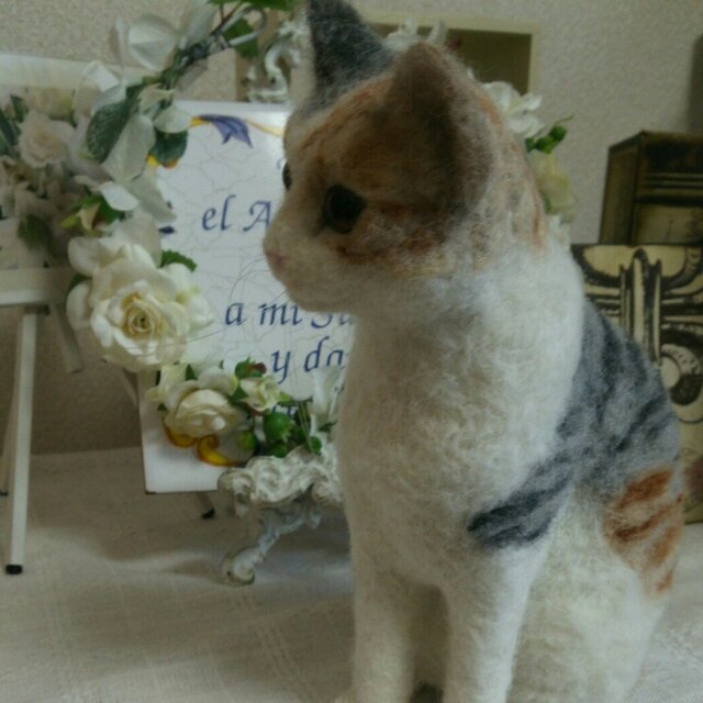 羊毛フェルトの三毛猫 | iichi 日々の暮らしを心地よくする