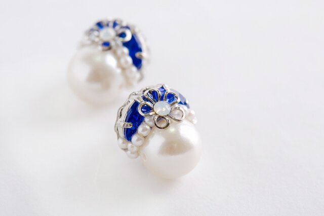 12mm1粒パール&ビジューのエレガントピアス(イヤリング)blueの画像1枚目