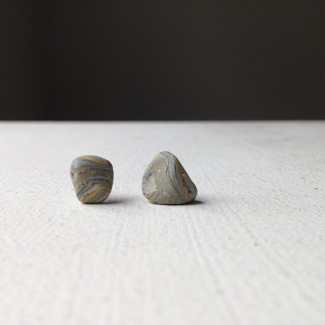 陶器ピアス 石Dの画像1枚目