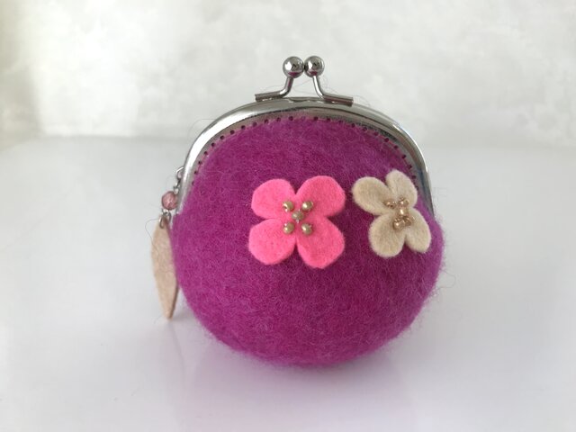 羊毛フェルト まんまる がま口 財布 フューシャピンク フラワー 花