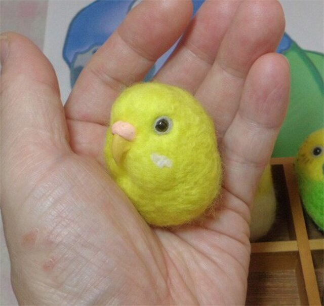 羊毛フェルト まんまるルチノーちゃん（赤目） マット付き セキセイインコ it-56cfcc923774a-1200.jpg