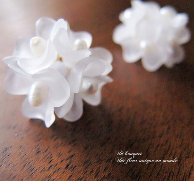 花 フラワー ホワイト　ピアスorイヤリング