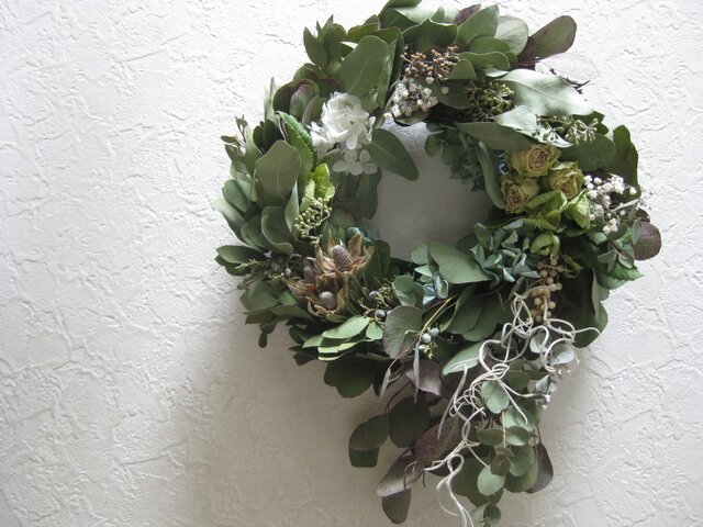 H様ご予約ユーカリと白いバラのwreathの画像1枚目