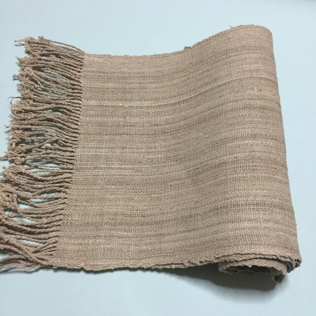 天然樹皮染料で染色した蓮糸のマフラー
