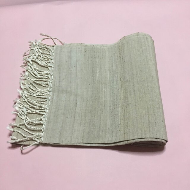 天然樹皮染料で染色した蓮糸とシルクのマフラー