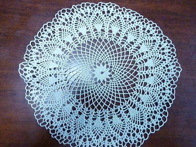 手編みレースドイリーの画像1枚目