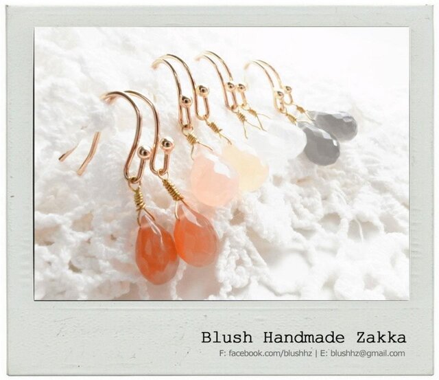 Blush Handmade Zakka:雨滴形状天然石ムーンストーン金メッキピアスの画像1枚目