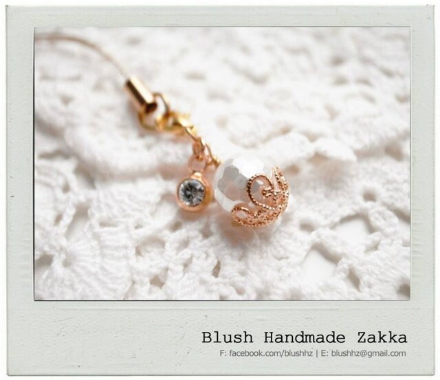 Blush Handmade Zakka: 天然石真珠の母金メッキ携帯ストラップの画像1枚目