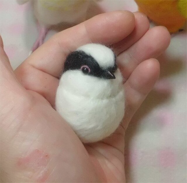 エナガ☆選べる2タイプ☆(Aマグネット・Bクリップ付ブローチピン) ころころ丸顔♪ 羊毛の小鳥 【受注製作】の画像1枚目