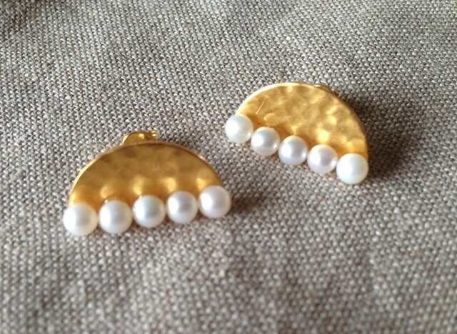 half-moon pearl pierceの画像1枚目