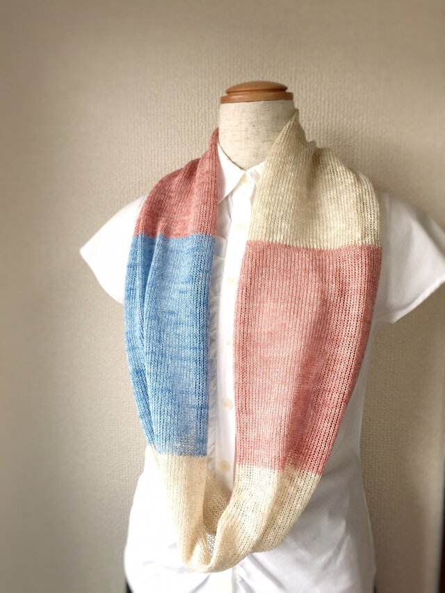コットンとリネンの機械編みスヌード ピンク×ライトブルーの画像1枚目