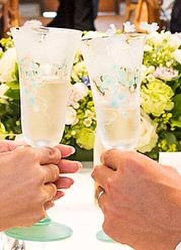 【ウェディング】【結婚祝いギフト】【2人の記念】信頼のブドウ ペアシャンパングラスの画像1枚目