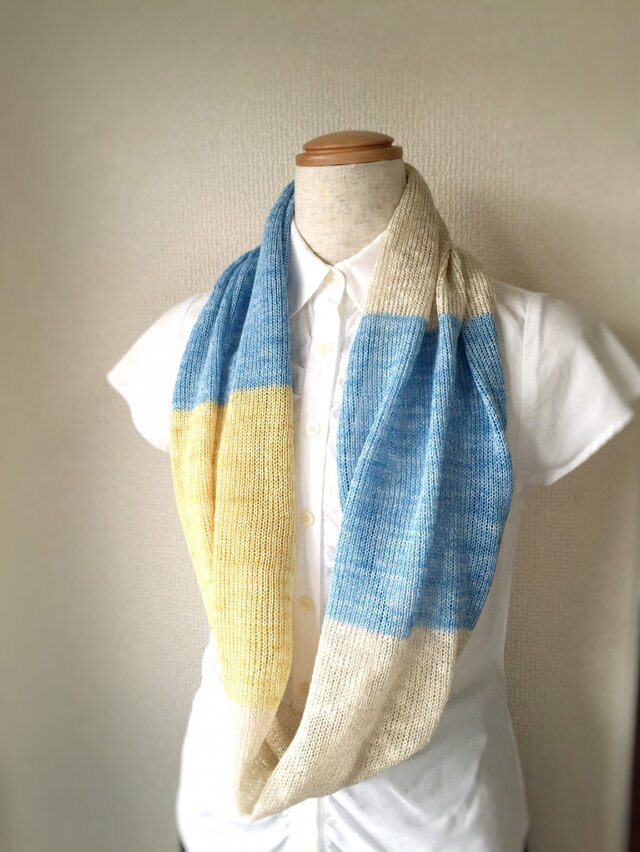 コットンとリネンの機械編みスヌード ライトブルー×イエローの画像1枚目