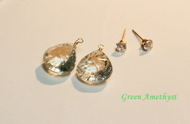 高品質スコロライトコンケーブカット＆宝石質アメジストのピアスチャーム他14kgf 14kgf】コンケーブカット グリーンアメジストのキラキラピアス