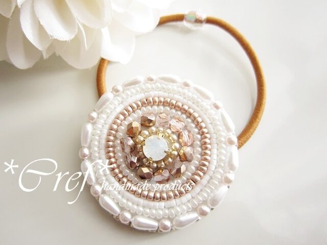 sold:ビーズ刺繍ヘアゴム＊ホワイト×ピンク | iichi 日々の