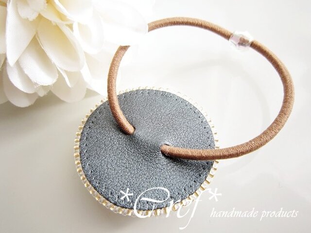 ビーズ刺繍ヘアゴム＊ホワイト×ブルー | iichi 日々の暮らしを