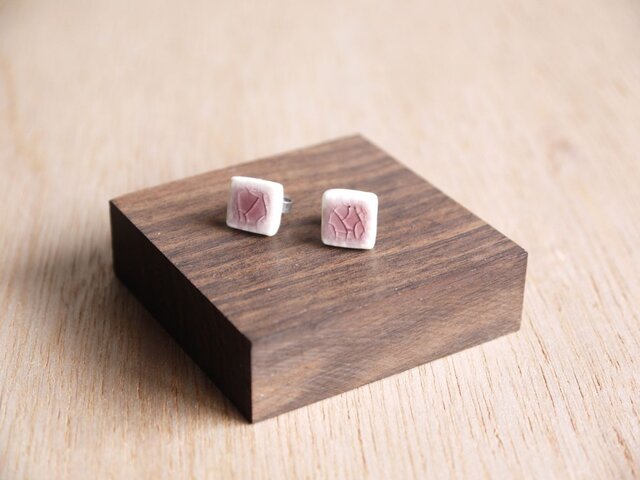 陶の四角ピアス 紫色の画像1枚目