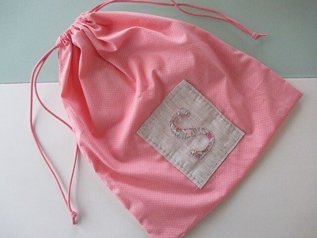 T様オーダー品*イニシャルアップリケ巾着の画像1枚目