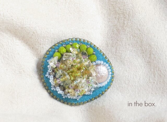 グレープフルーツのジュレ ビーズ刺繍のブローチの画像1枚目